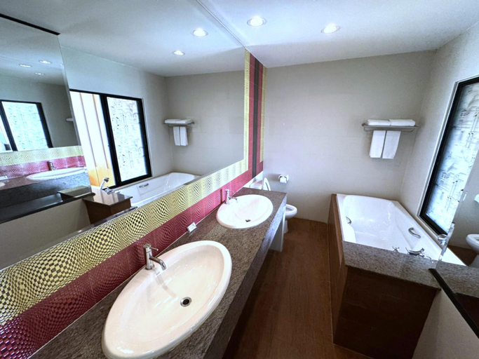 Bathroom 4, The Sunreno Hotel Bangkok, Khlong San