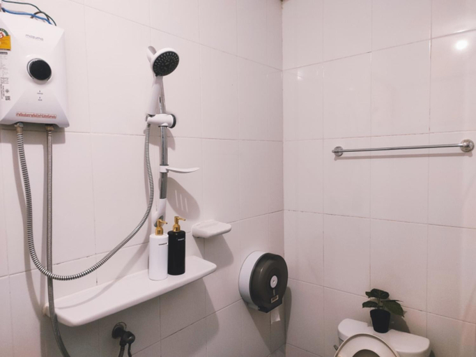 Bathroom 3, Back Home Backpackers, Phra Nakhon