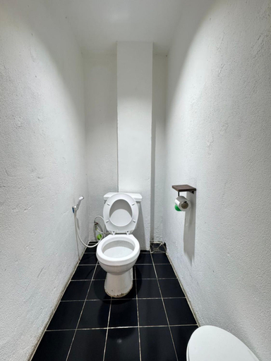 Bathroom 4, comfy crib hostel, Wattana
