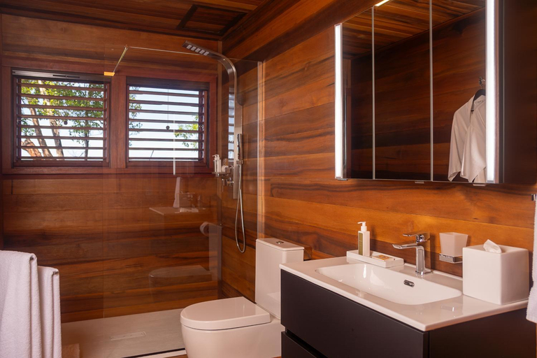 Bathroom 4, Secret Bay