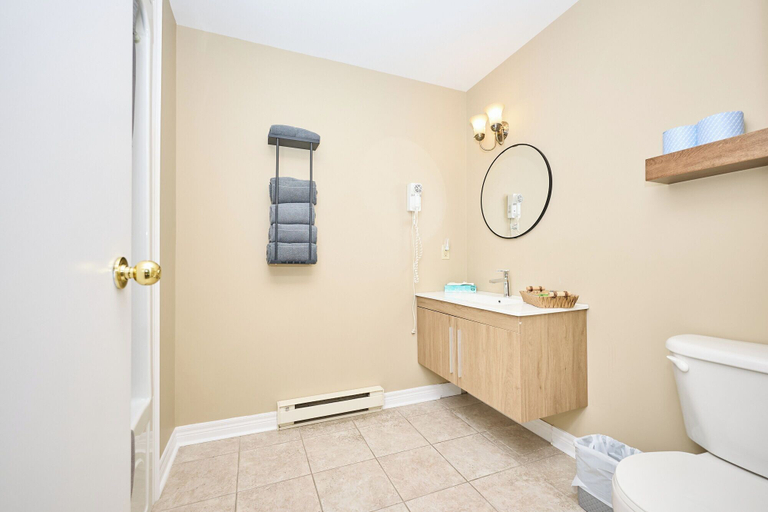 Bathroom 4, Nine Vines Hotel, Niagara