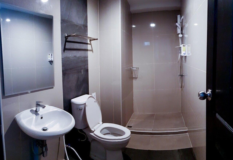 Bathroom 4, B-Black Hotel Chonburi, Muang Chon Buri