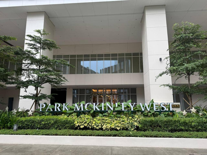 Others 4, 1 Bedroom with Balcony and Fast Wifi at Park Mckinley West, Taguig