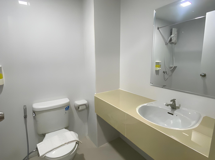 Bathroom 3, Tara Grand Hotel, Thanyaburi