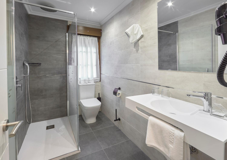 Bathroom 3, Hotel Rico, Asturias