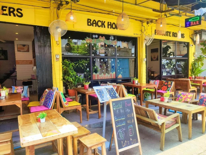 Food & Drinks 3, Back Home Backpackers, Phra Nakhon