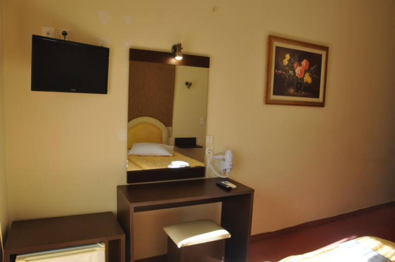 Bedroom 3, Hotel Drosia, Peloponnese