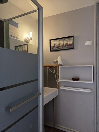 Bedroom 4, Ariane Hôtel, Allier