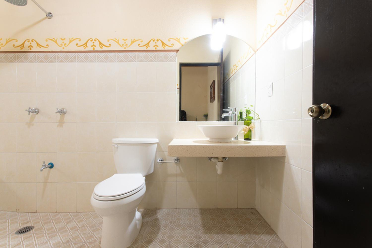 Bathroom 4, Hotel Casa Rico, Valladolid