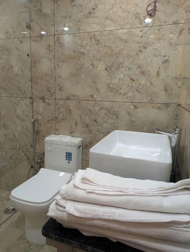 Bathroom 4, Haritwal Guest House, Varanasi