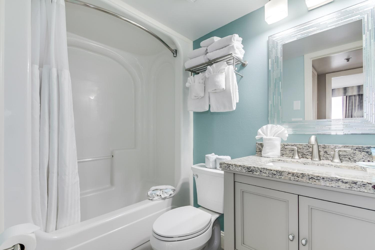Bathroom 4, The Patricia Grand, Horry