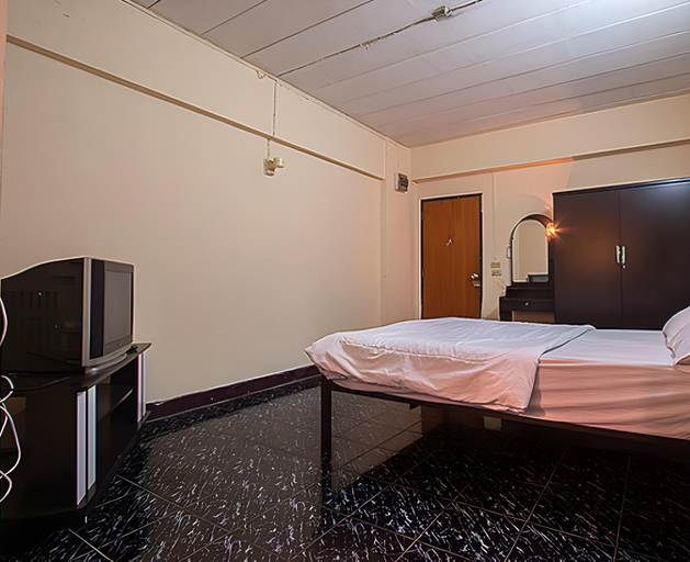 Bedroom 1, S.A.M. Apartment, Wang Thonglang