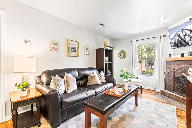 Others 1, Copperbottom Inn by KBM, Summit