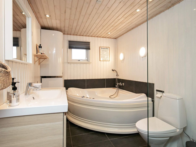 Bathroom, Sprawling Holiday Home in Løkken near Sea, Hjørring