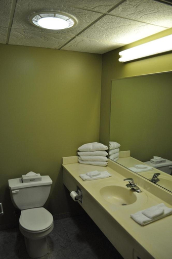 Bathroom 5, Islander Inn, Ottawa