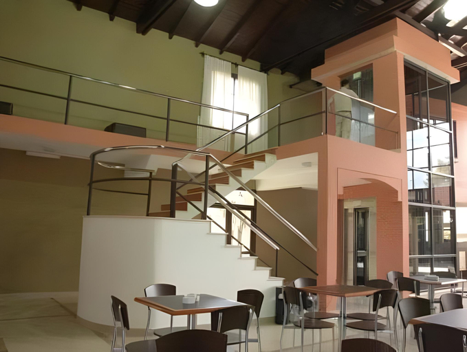 Others 4, Hotel Aybal, Capital