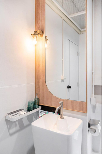 Bathroom 4, Unplugged at Bangrak & Silom Design Hostel , Bang Rak