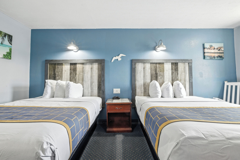 Bedroom 3, Days Inn & Suites by Wyndham Terre Haute, Vigo