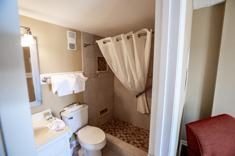 Bathroom 4, Atalaya Towers, Georgetown