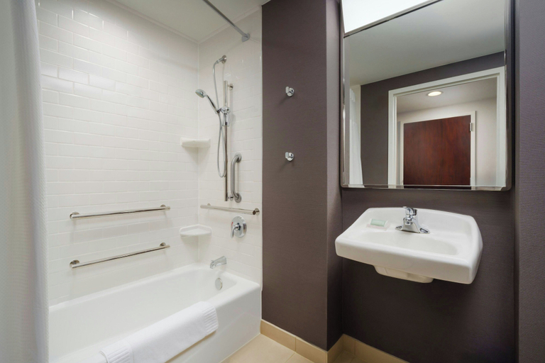 Bathroom 4, Courtyard by Marriott New York Manhattan/Upper East Side, New York