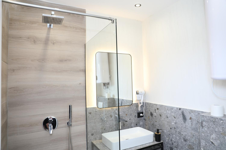 Bathroom 2, Hotel Scutari, Shkodrës