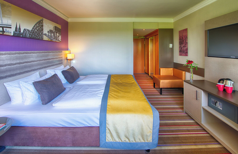 Bedroom 4, Leonardo Royal Hotel Köln - Am Stadtwald, Köln