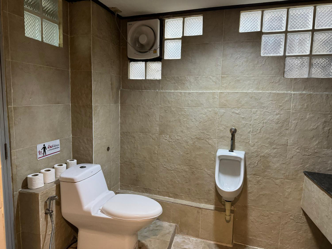 Bathroom 3, Twenty One Place, Huai Kwang