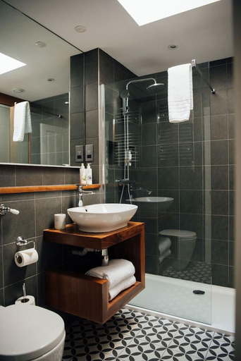 Bathroom 3, The Fox at Willian, Hertfordshire