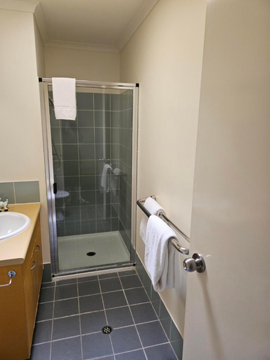 Bathroom 4, Noosa Lakes Resort, Noosa - Tewantin
