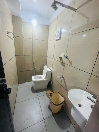 Others 5, Priya lodge, Kozhikode