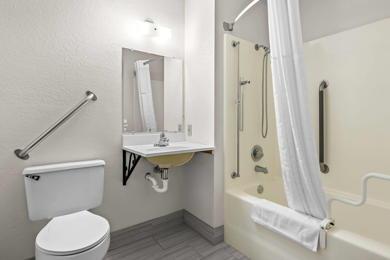 Bathroom 4, Super 8 by Wyndham Alexandria MN, Douglas