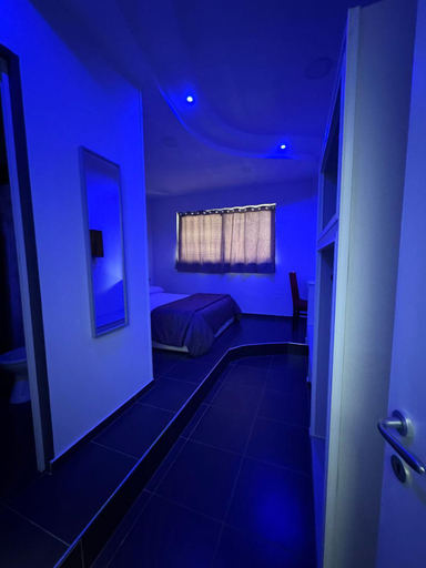 Bedroom 2, Le Pinede, Napoli