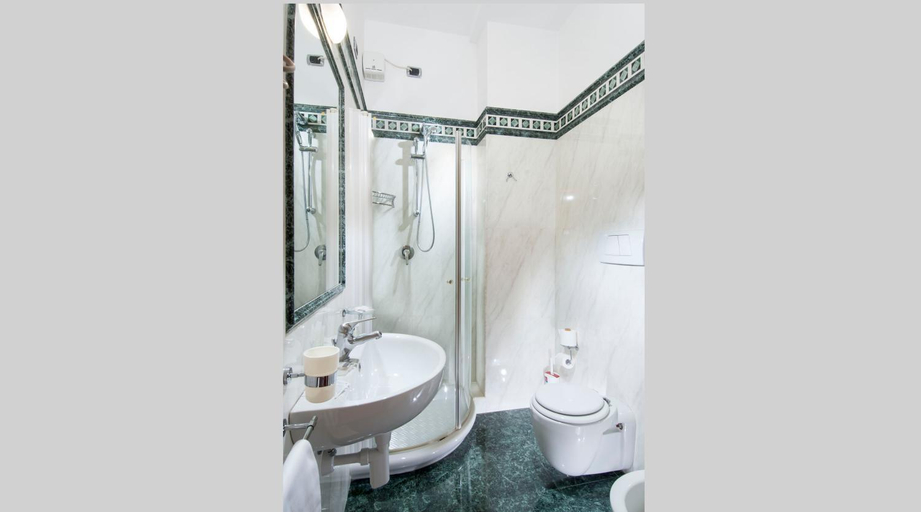 Bathroom 5, Hotel Le Querce, Ancona