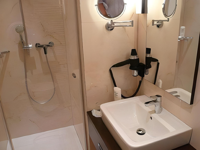 Bathroom 4, Hotel Rheinfelderhof, Basel