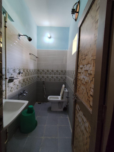 Bathroom 4, Sri Murugan beach paradise hotel , Kancheepuram