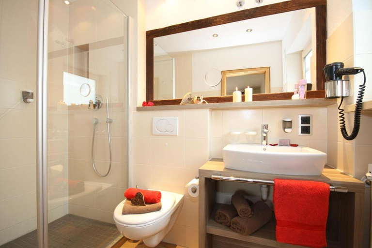 Bathroom 4, Landhotel Alphorn, Oberallgäu