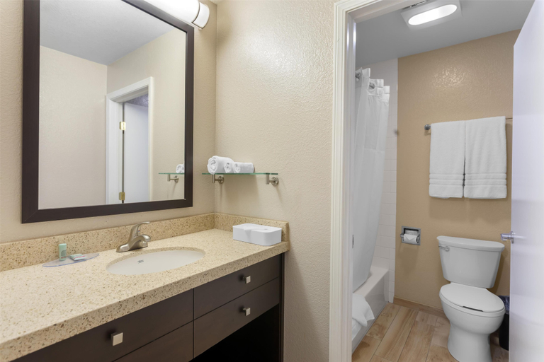 Bathroom 4, Best Western Petaluma Inn, Sonoma