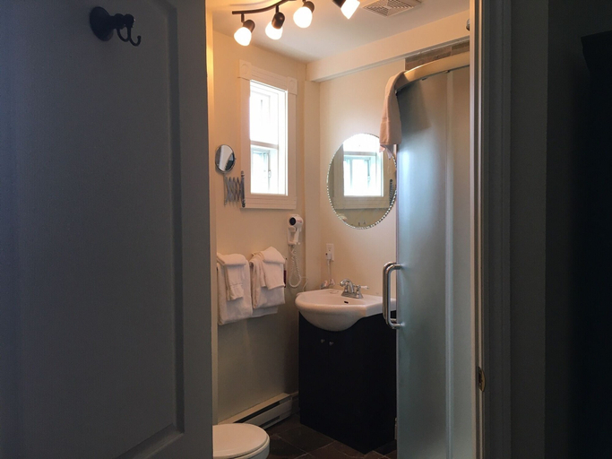 Bathroom 3, Auberge de La Tour du Lac, Les Laurentides