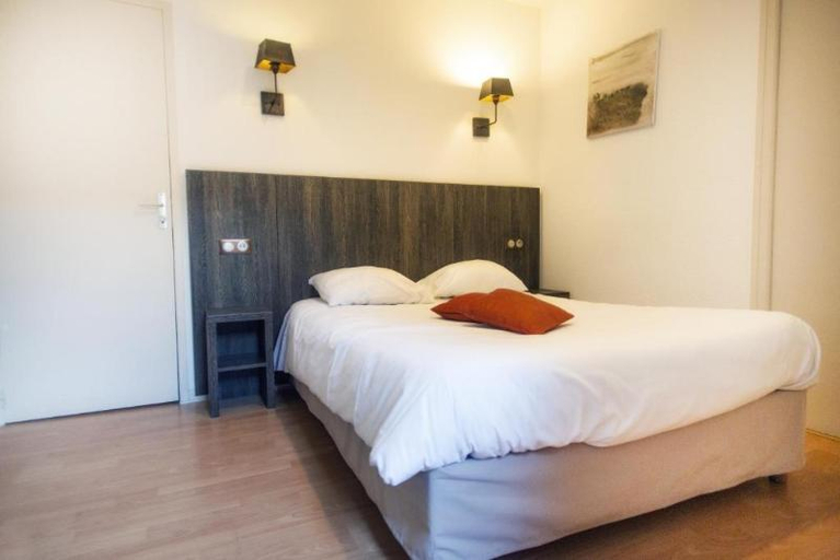 Bedroom 5, Le Victor Hugo - Hotel et Restaurant - Logis Hotels, Lot