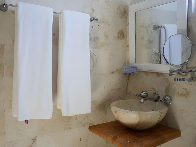 Bathroom 5, El Meson Del Marques, Valladolid