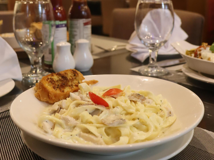 Food & Drinks 4, Maisonette Firhill Villas , Rawalpindi