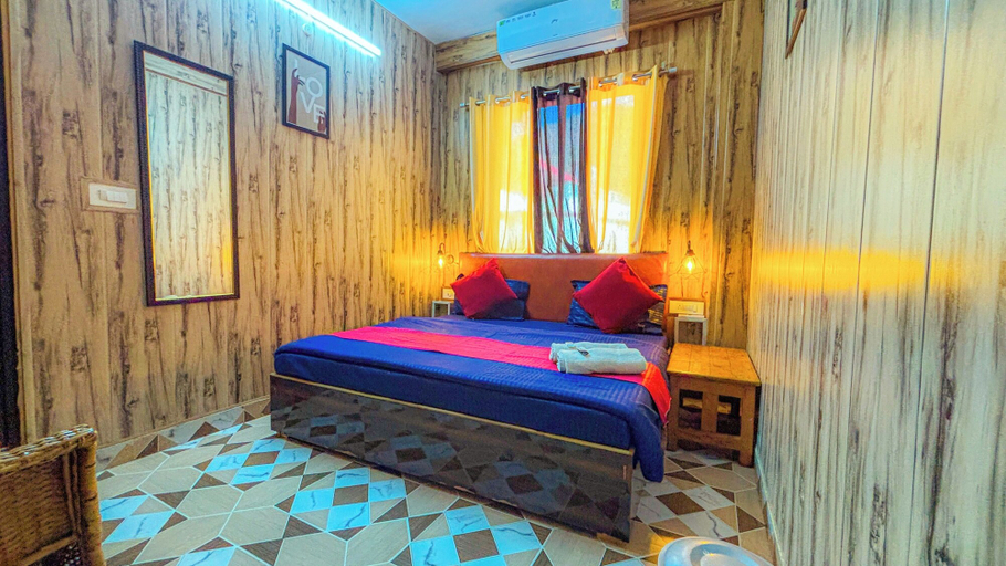 Room 2, Skyard Hostel & Homestay (Harsil Valley), Uttarkashi