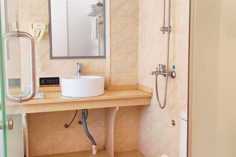 Bathroom, Nongfu Hostel, Liuzhou