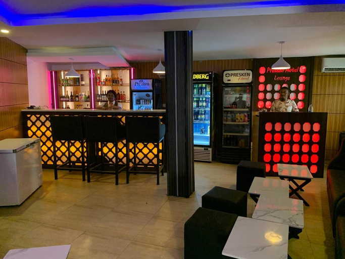 Food & Drinks