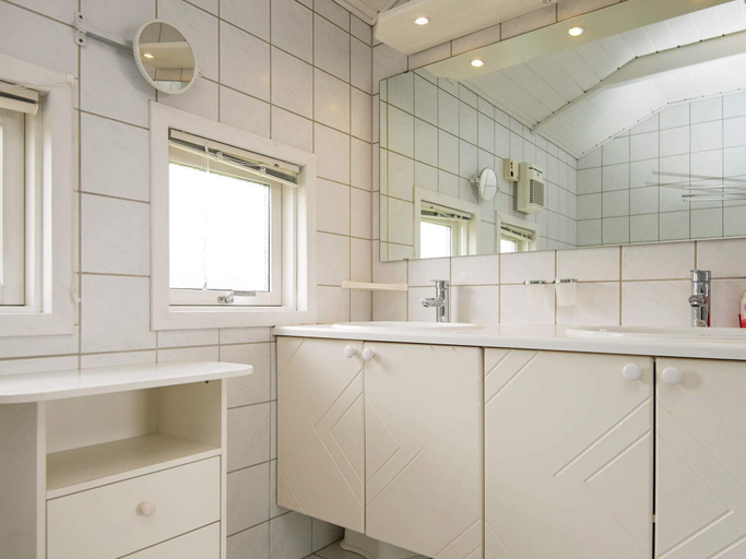Bathroom 4, 4 Star Holiday Home in Sjolund, Kolding