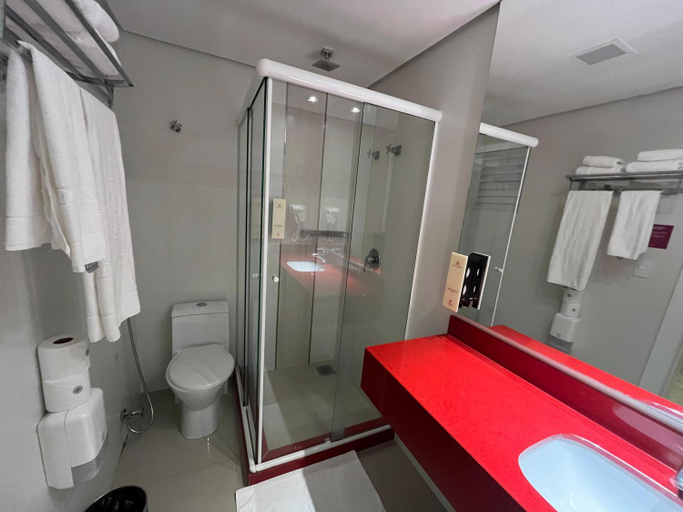 Bathroom 4, Holiday & Business Hotel - Ao lado do Centro de Eventos e Arena Conda, Chapecó