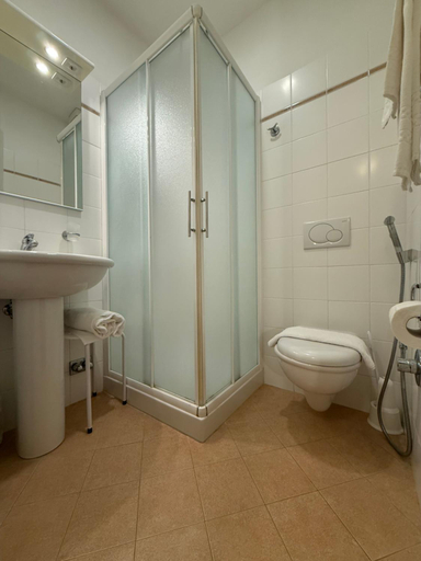 Bathroom 4, Hotel Fiorenza & Banksia Meuble, Savona