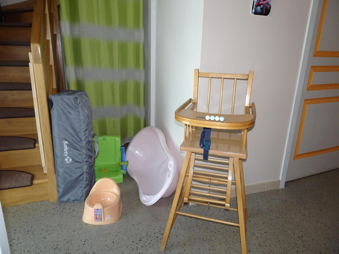 Others 5, Holiday Home in Guerlesquin near Lake, Finistère