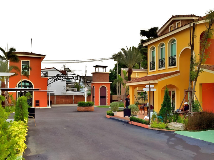 Exterior & Views