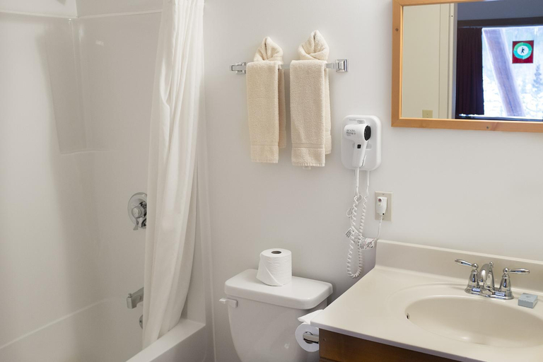 Bathroom 3, Northern Rockies Lodge, Northern Rockies